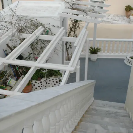 Vinas Place 5* Fira (Santorini)
